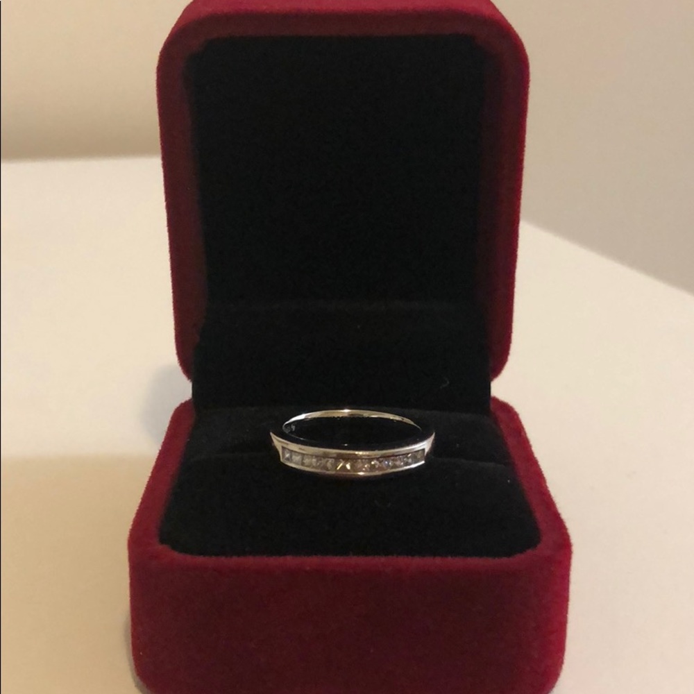 Platinum ring with diamond size 7